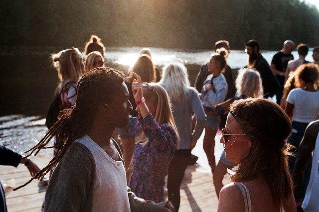 Menschen und Wirtschaft profitieren von der Arbeit der vhs / Vor der Wahl: Deutscher Volkshochschul-Verband fordert klares Bekenntnis zur Weiterbildung