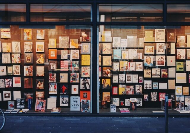 Die Pinien und das Meer riechen: »Liebeschaos mit Tsatsiki« führt die LeserInnen nach Griechenland