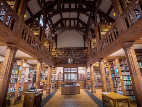 Engel mit Meloni-Gesicht in Rom erzürnt den Vatikan